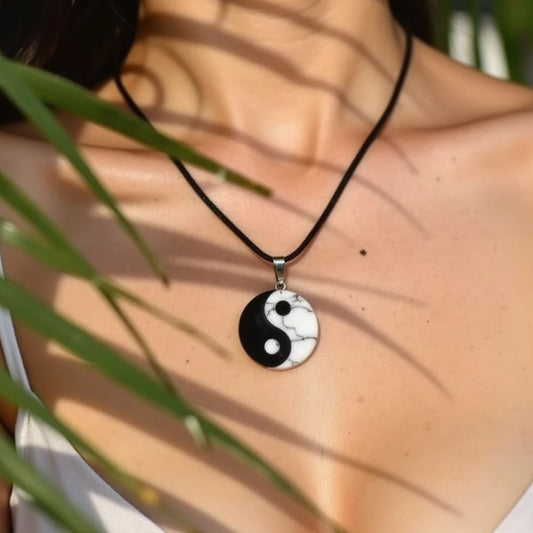 Naszyjnik Yin Yang z howlitu i czarnego obsydianu