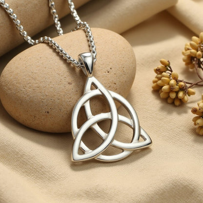 Naszyjnik „Triquetra” ze stali nierdzewnej
