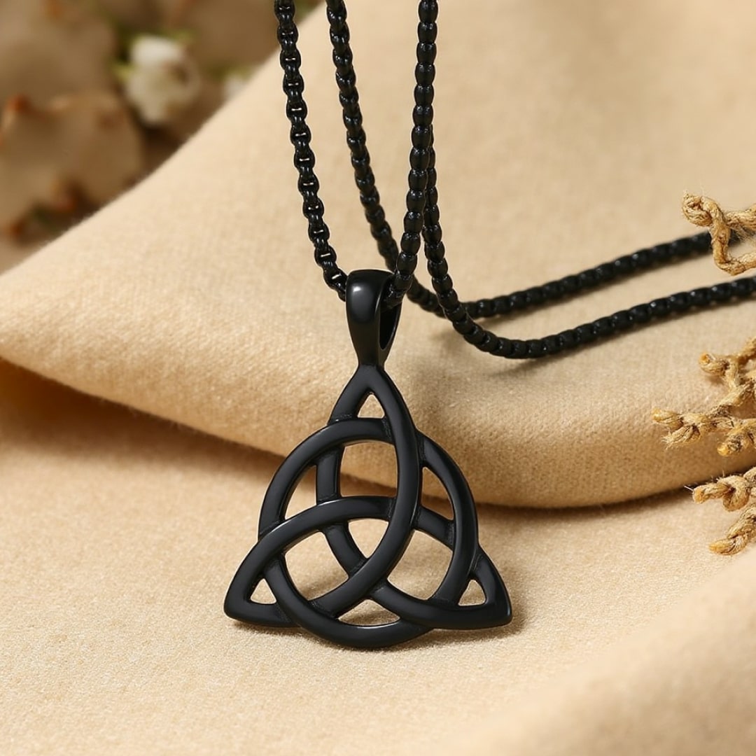 Naszyjnik „Triquetra” ze stali nierdzewnej